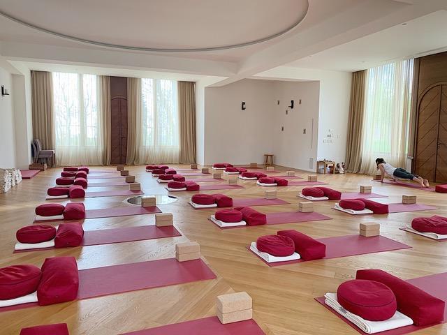 BUSTRANSFER til SISTERHOOD Yoga & Mindfulness Retreat i Italien 2023
